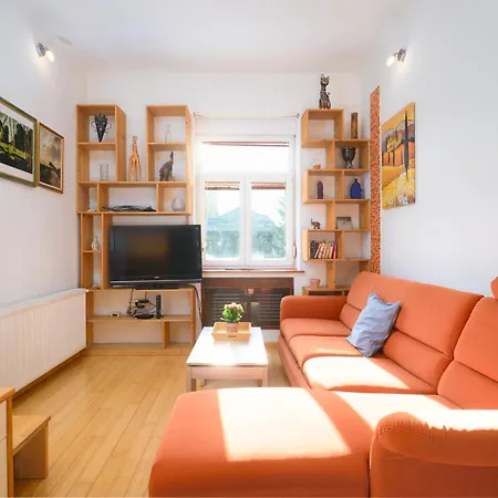 Urban View With Free Parking Apartment