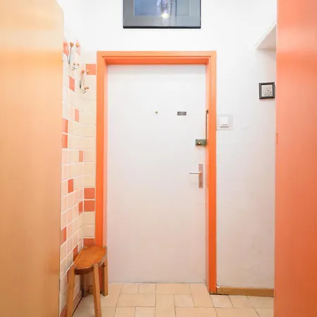 Urban View With Free Parking Apartment *